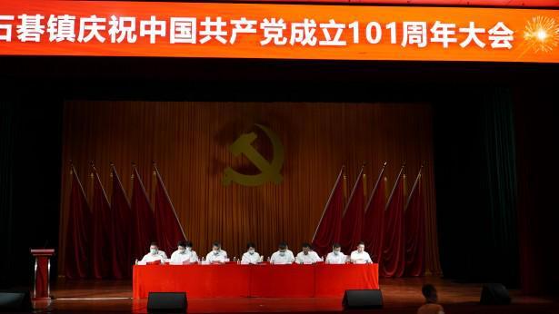 非洲有个岛国,岛上几乎全是黄种人,每年丰收流行一个“翻尸节”